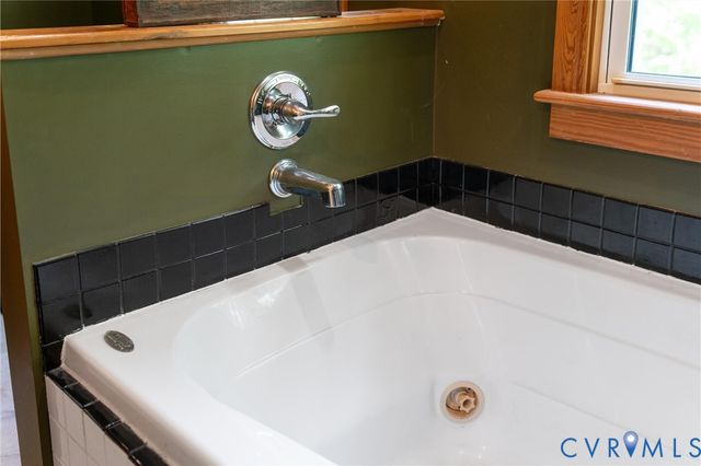 18 Seminole Trl, Palmyra, VA 22963