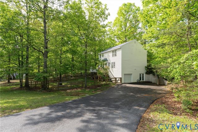 18 Seminole Trl, Palmyra, VA 22963