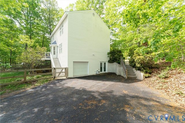 18 Seminole Trl, Palmyra, VA 22963