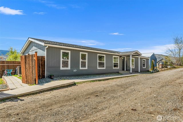 1053 S Perry Avenue, East Wenatchee, WA 98802
