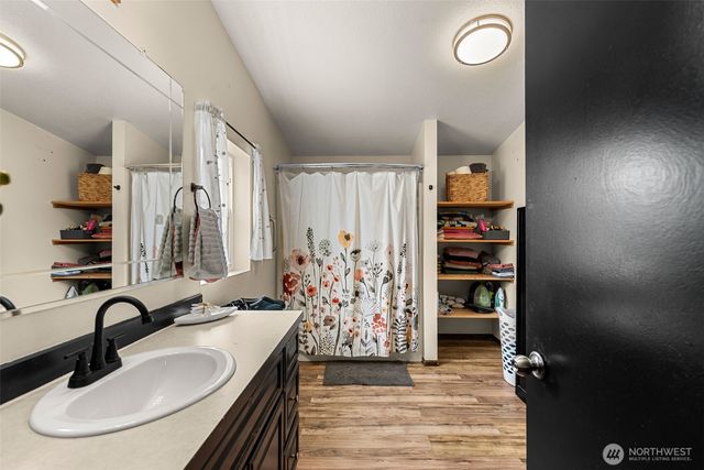 1053 S Perry Avenue, East Wenatchee, WA 98802