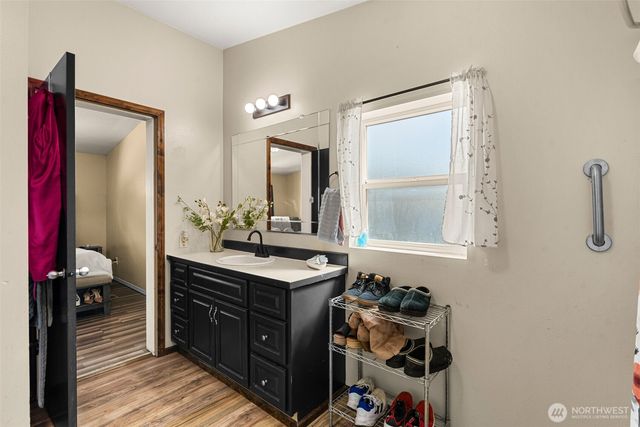 1053 S Perry Avenue, East Wenatchee, WA 98802