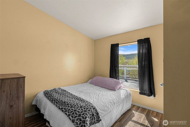 1053 S Perry Avenue, East Wenatchee, WA 98802