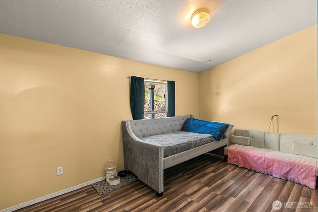 1053 S Perry Avenue, East Wenatchee, WA 98802