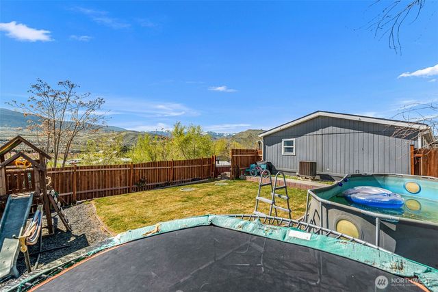 1053 S Perry Avenue, East Wenatchee, WA 98802