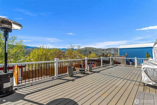 1053 S Perry Avenue, East Wenatchee, WA 98802