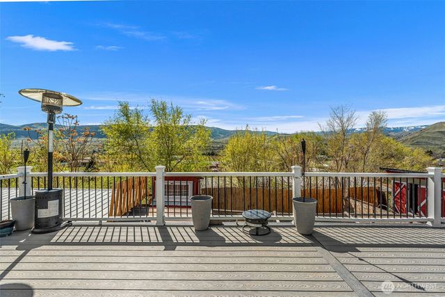 1053 S Perry Avenue, East Wenatchee, WA 98802