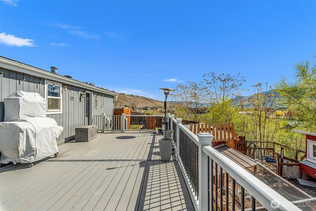 1053 S Perry Avenue, East Wenatchee, WA 98802
