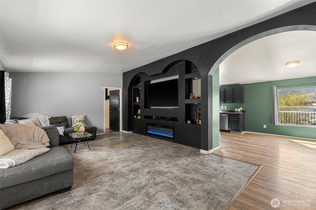 1053 S Perry Avenue, East Wenatchee, WA 98802