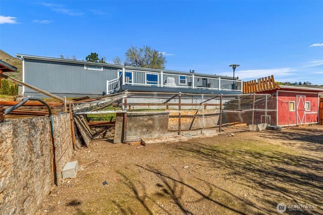 1053 S Perry Avenue, East Wenatchee, WA 98802