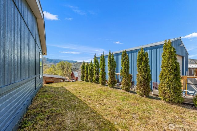 1053 S Perry Avenue, East Wenatchee, WA 98802