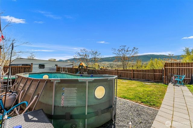 1053 S Perry Avenue, East Wenatchee, WA 98802