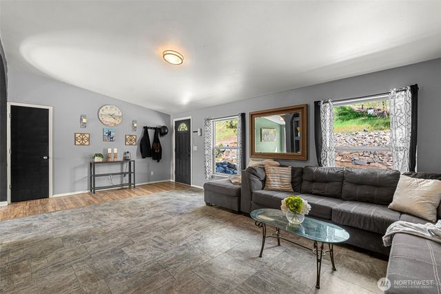 1053 S Perry Avenue, East Wenatchee, WA 98802