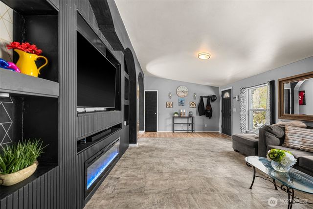 1053 S Perry Avenue, East Wenatchee, WA 98802