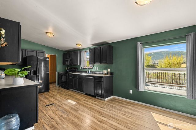 1053 S Perry Avenue, East Wenatchee, WA 98802