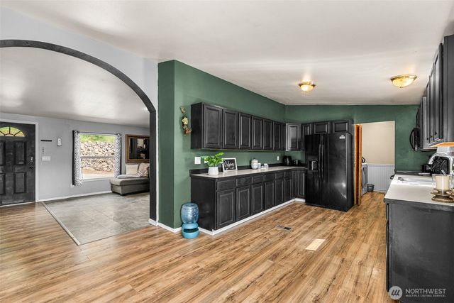 1053 S Perry Avenue, East Wenatchee, WA 98802