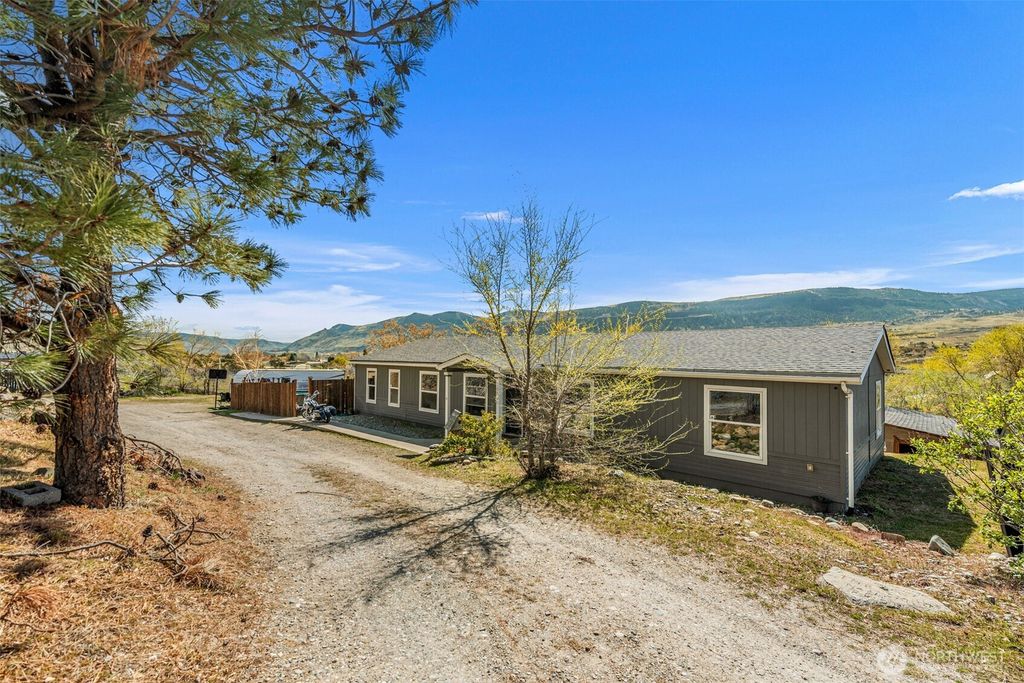 1053 S Perry Avenue, East Wenatchee, WA 98802