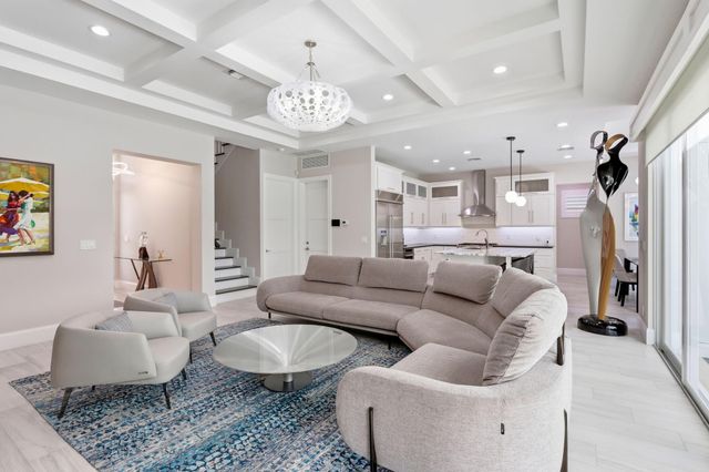 464 NE 8TH Street, Boca Raton, FL 33432
