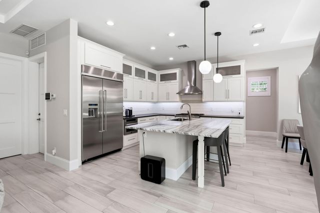 464 NE 8TH Street, Boca Raton, FL 33432