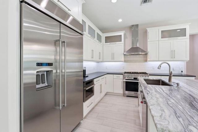 464 NE 8TH Street, Boca Raton, FL 33432