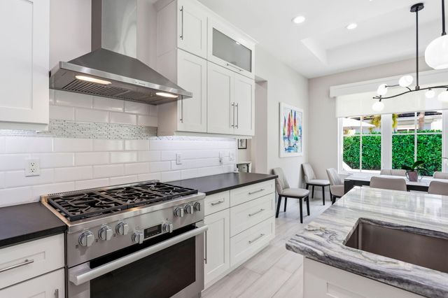 464 NE 8TH Street, Boca Raton, FL 33432