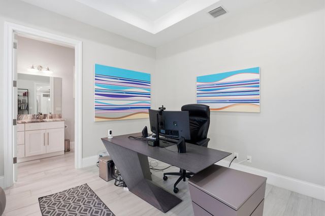 464 NE 8TH Street, Boca Raton, FL 33432