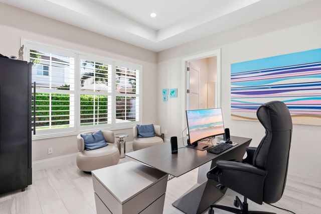 464 NE 8TH Street, Boca Raton, FL 33432