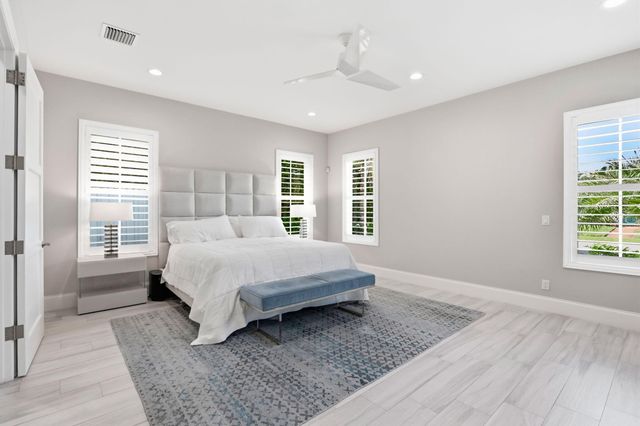 464 NE 8TH Street, Boca Raton, FL 33432