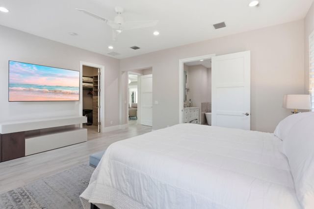 464 NE 8TH Street, Boca Raton, FL 33432