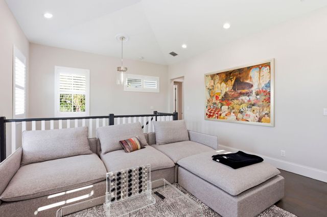 464 NE 8TH Street, Boca Raton, FL 33432