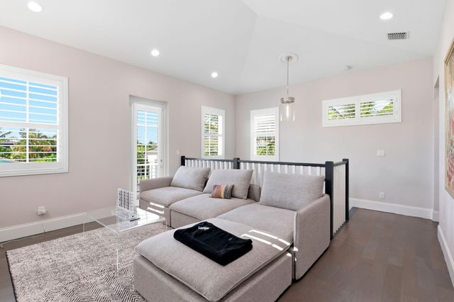 464 NE 8TH Street, Boca Raton, FL 33432