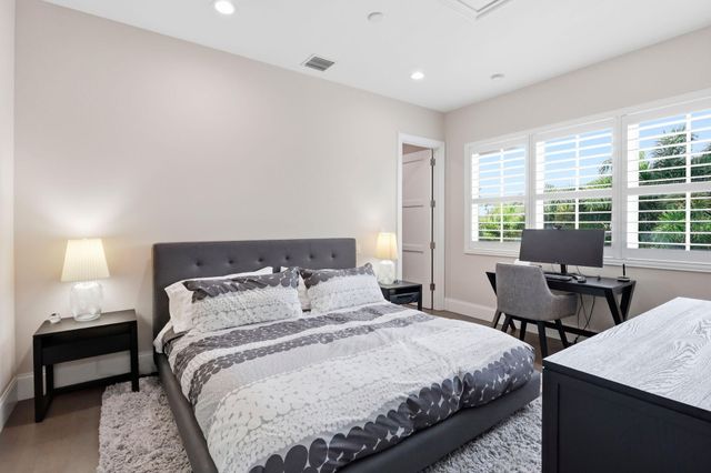 464 NE 8TH Street, Boca Raton, FL 33432