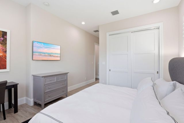 464 NE 8TH Street, Boca Raton, FL 33432