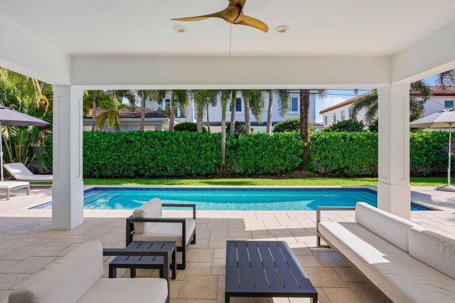 464 NE 8TH Street, Boca Raton, FL 33432