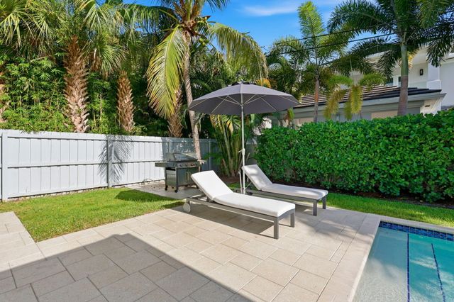 464 NE 8TH Street, Boca Raton, FL 33432