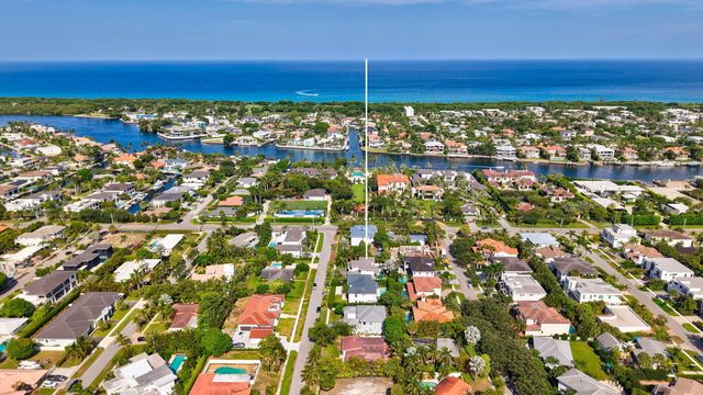 464 NE 8TH Street, Boca Raton, FL 33432