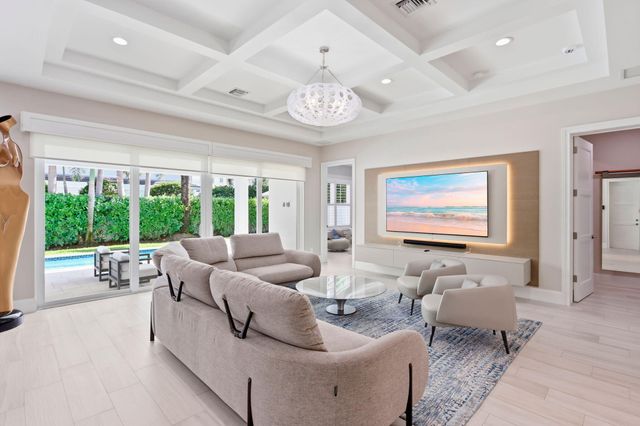 464 NE 8TH Street, Boca Raton, FL 33432