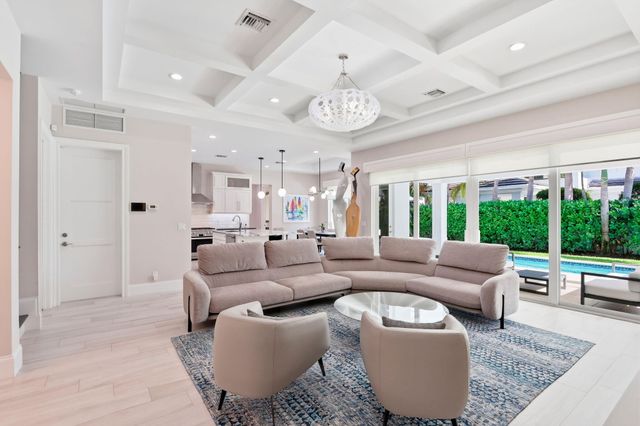 464 NE 8TH Street, Boca Raton, FL 33432
