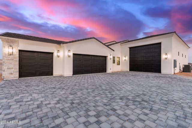 1319 W MAGMA Road, San Tan Valley, AZ 85144