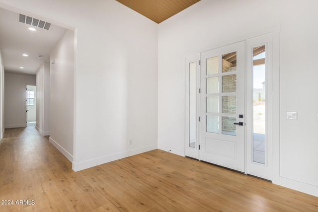 1319 W MAGMA Road, San Tan Valley, AZ 85144