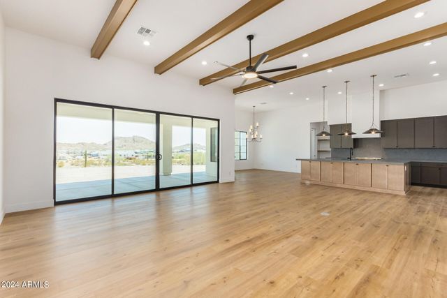 1319 W MAGMA Road, San Tan Valley, AZ 85144