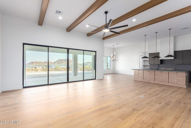 1319 W MAGMA Road, San Tan Valley, AZ 85144