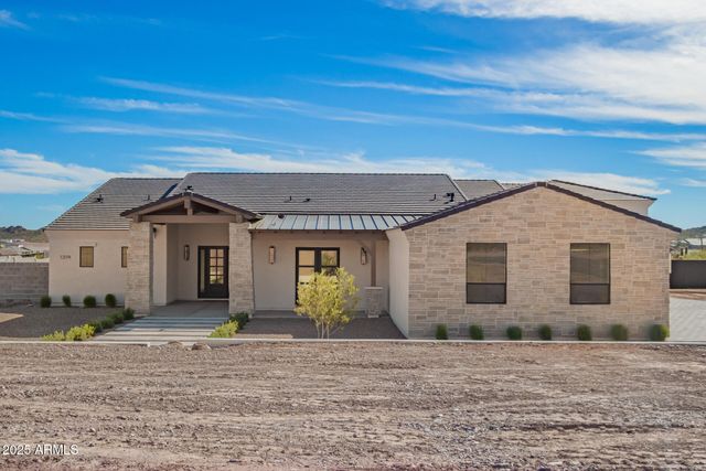 1319 W MAGMA Road, San Tan Valley, AZ 85144