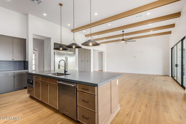 1319 W MAGMA Road, San Tan Valley, AZ 85144