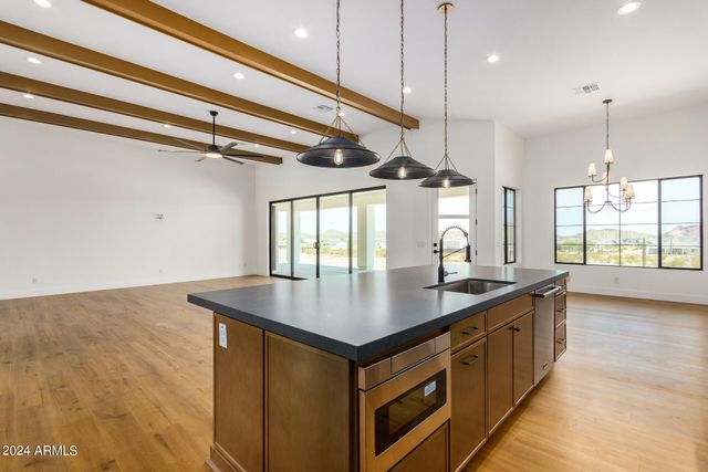 1319 W MAGMA Road, San Tan Valley, AZ 85144