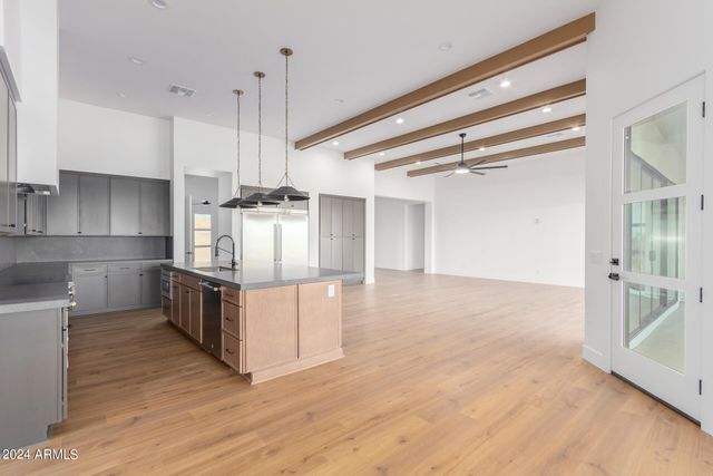 1319 W MAGMA Road, San Tan Valley, AZ 85144