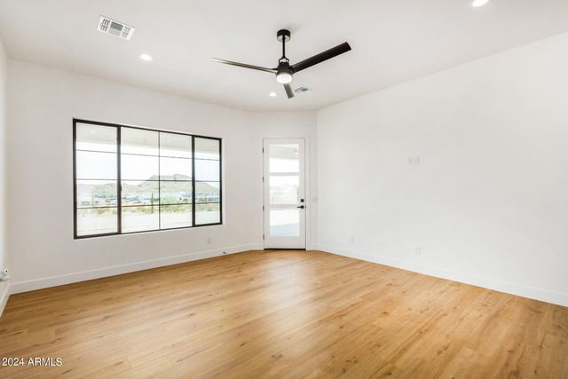 1319 W MAGMA Road, San Tan Valley, AZ 85144