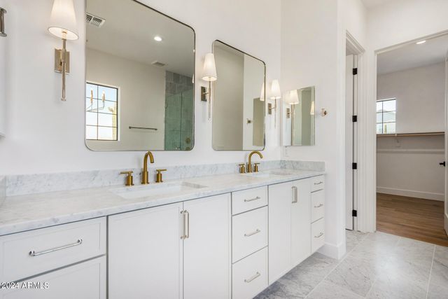 1319 W MAGMA Road, San Tan Valley, AZ 85144