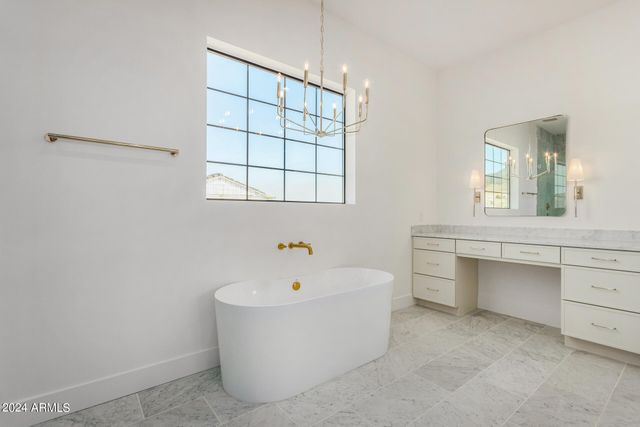 1319 W MAGMA Road, San Tan Valley, AZ 85144