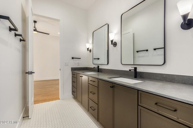 1319 W MAGMA Road, San Tan Valley, AZ 85144